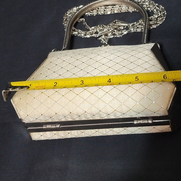 Beautiful And Elegant Vintage Evening Handbag With Metal Shoulder Strap - Picture 7 of 9